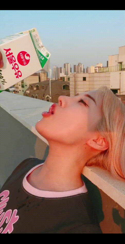 우유받아먹기 첼린지