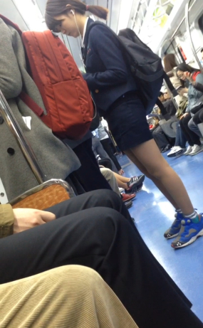 지하철 이어폰 여자애(원본)