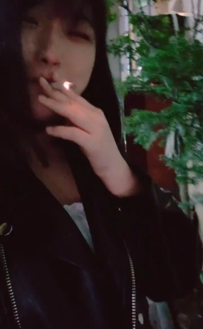 일진년 길거리에서 젖탱이 까는거 유출