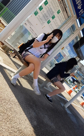 버정 통화하는애 화장하는애