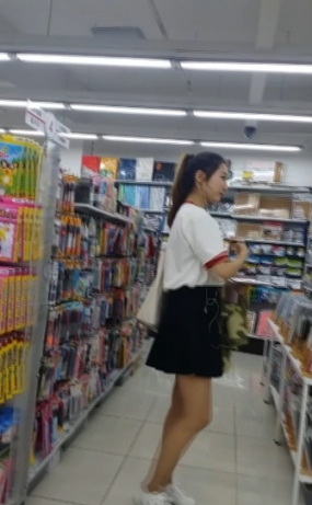 매장 이어폰녀