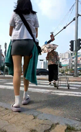 횡단보도 교복녀