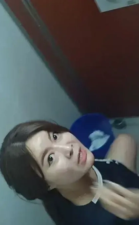 [국산] 화장실 찍다 들켜 비명
