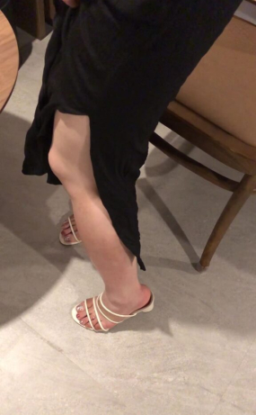 샌들 맨발