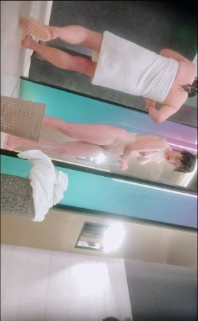 Voyeur24110803