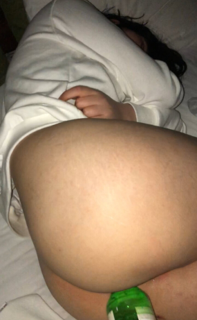 꽐라년 후장에 소주 붓기 자면서 오줌지림