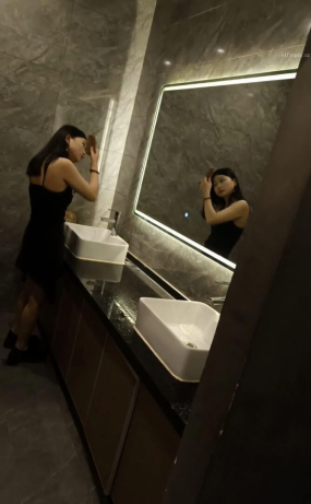 Voyeur24111601