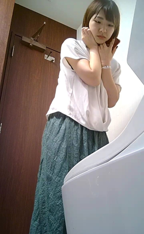 Voyeur24111702