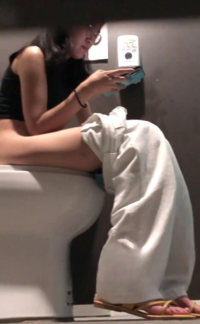 Voyeur24112802