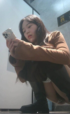 Voyeur24121101