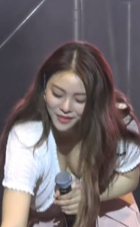 에일리_육덕가슴샷