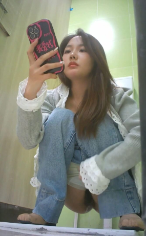 Voyeur25033101