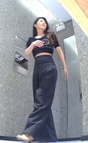 Voyeur25041902