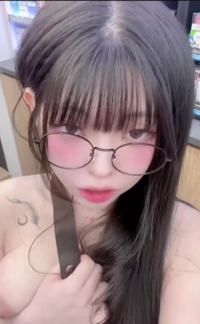 유디 신작 <점장님 몰래 방아찧기> 꼭노