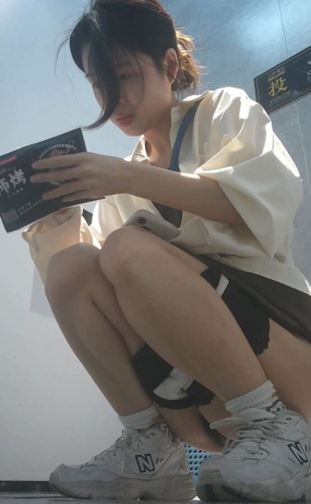 Voyeur25061302