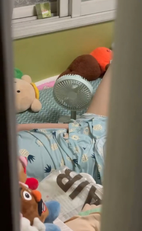 자위하는 친누나 보면서 딸치는 동생