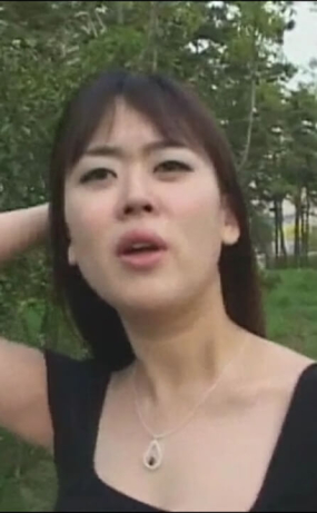 [고전성인예능] 길거리에서 여자들 브래지어랑 팬티 벗기기 노상방뇨_수위높음