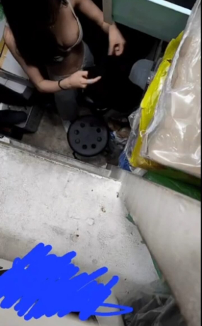 탈의실 공중CAM_거유유륜 알바녀