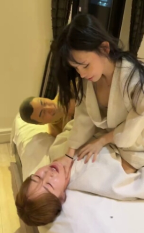 신태일 인스타라방여자2명 목조르고 능욕하기